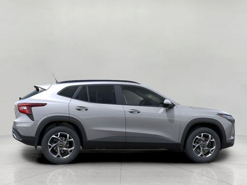Used 2026 Chevrolet Trax LT w/ Driver Confidence Package FWD image 5