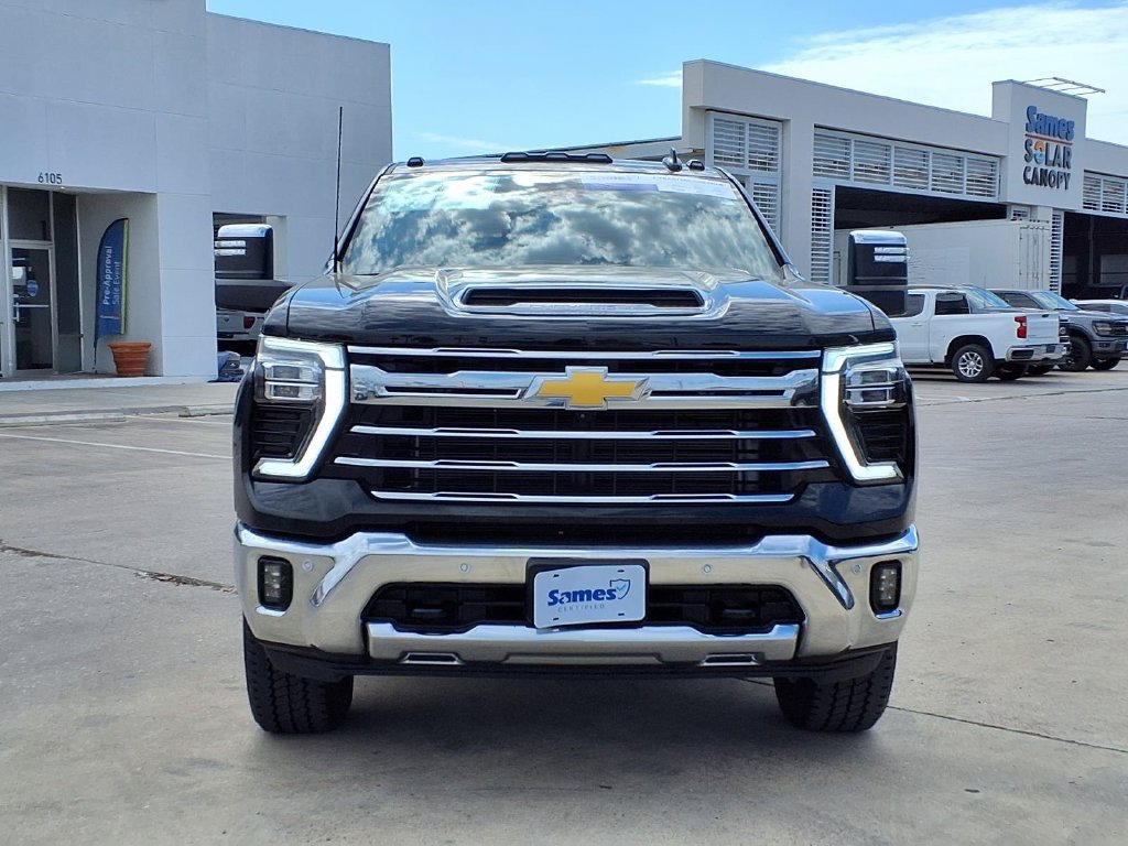 Used 2026 Chevrolet Silverado 2500 LTZ w/ LTZ Plus Package AWD/4WD image 3