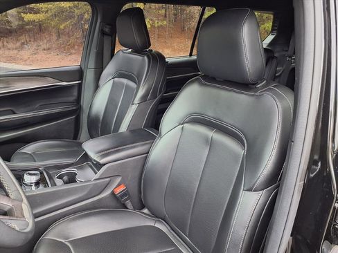 Used 2024 Jeep Grand Cherokee L Limited w/ Luxury Tech Group II image 13