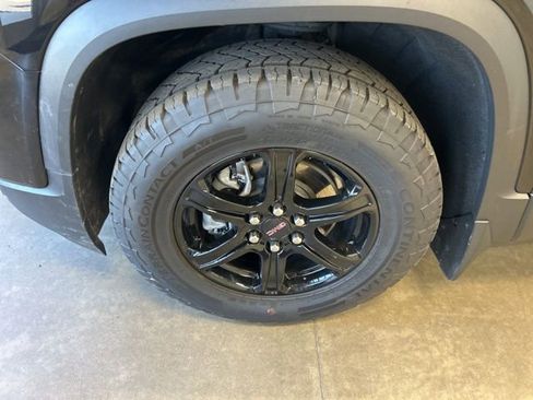 Used 2022 GMC Acadia AT4 image 9