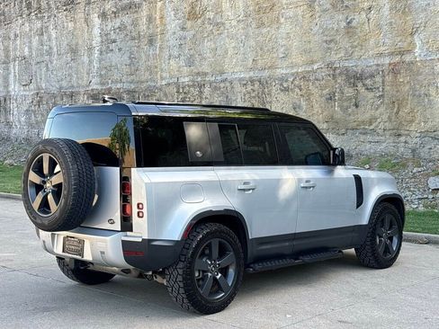 Used 2021 Land Rover Defender 110 SE AWD/4WD image 4