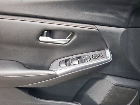Used 2025 Nissan Sentra SR FWD image 13