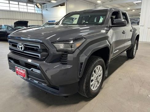 Used 2025 Toyota Tacoma SR5 AWD/4WD image 7