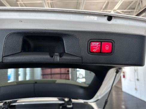 Used 2018 Mercedes-Benz GLC 300 4MATIC image 14