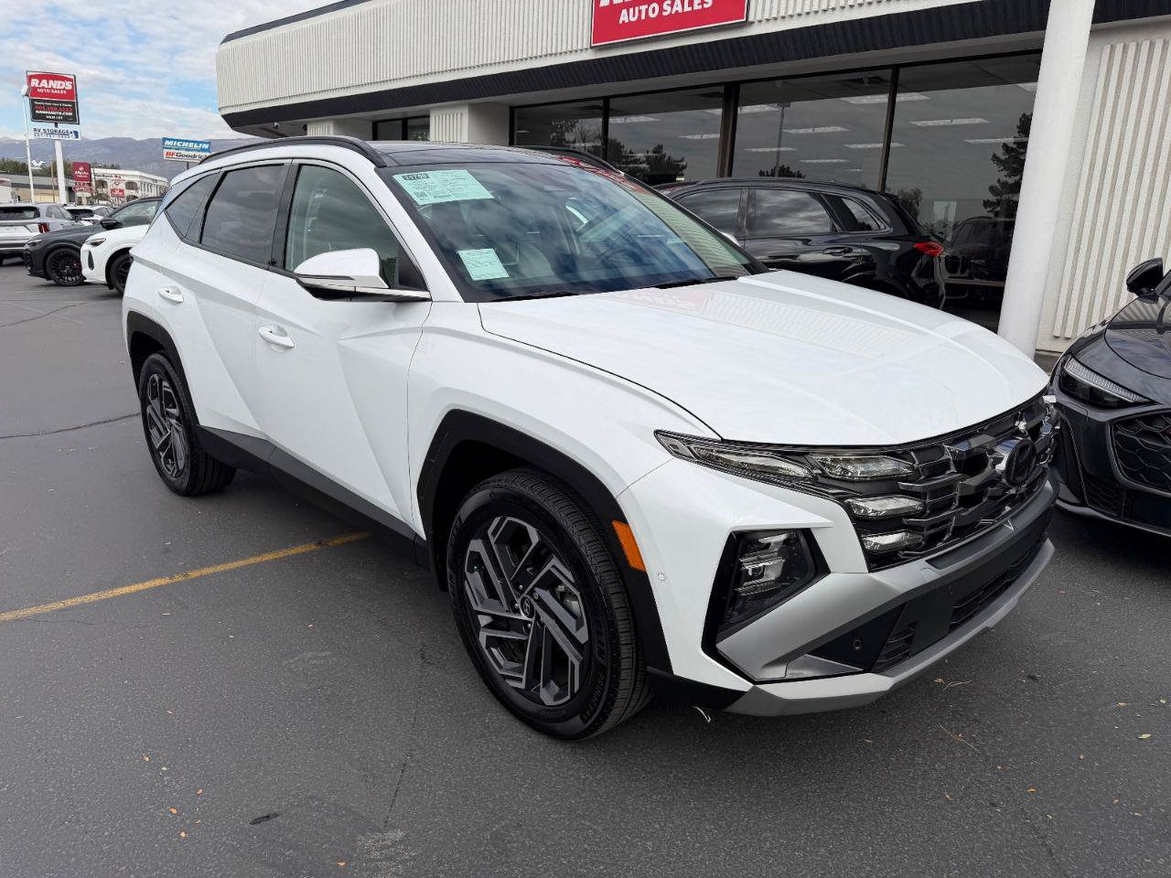Used 2025 Hyundai Tucson Limited AWD/4WD image 2
