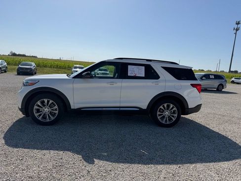 Used 2023 Ford Explorer XLT w/ Equipment Group 202A AWD/4WD image 6