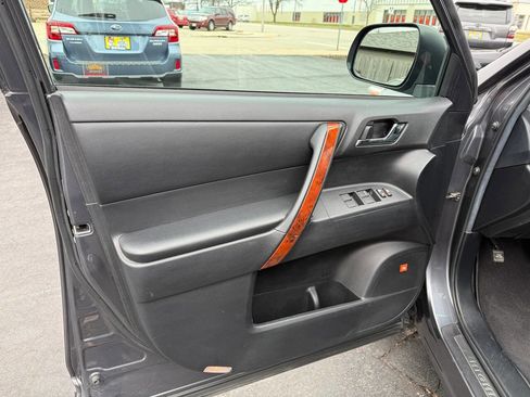 Used 2013 Toyota Highlander Limited image 66