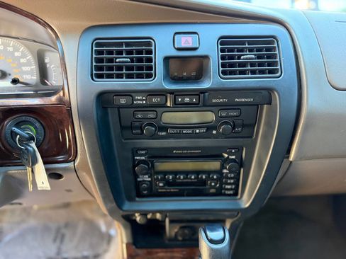 Used 2001 Toyota 4Runner Limited AWD/4WD image 23