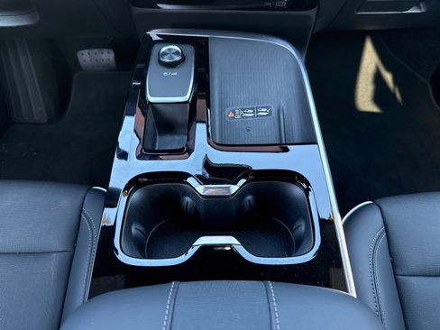 Used 2025 Buick Enclave Preferred image 14