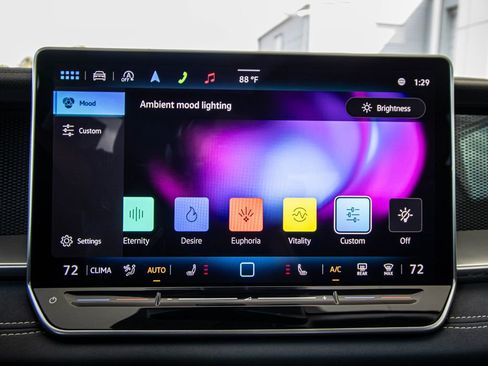 Certified 2025 Volkswagen Tiguan SE image 46