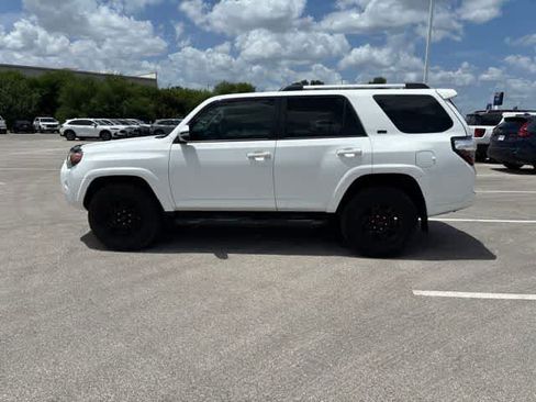 Used 2022 Toyota 4Runner SR5 Premium w/ Moonroof Package AWD/4WD image 2