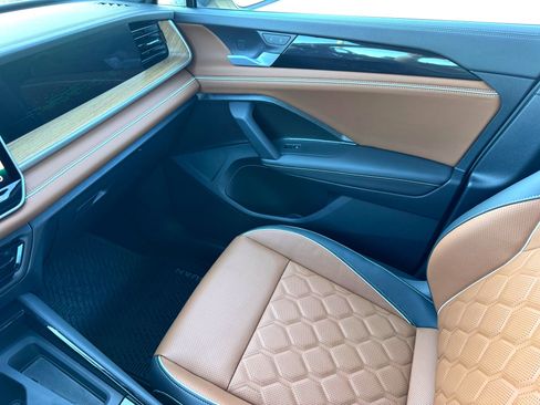 Used 2026 Volkswagen Tiguan SEL R-Line image 33