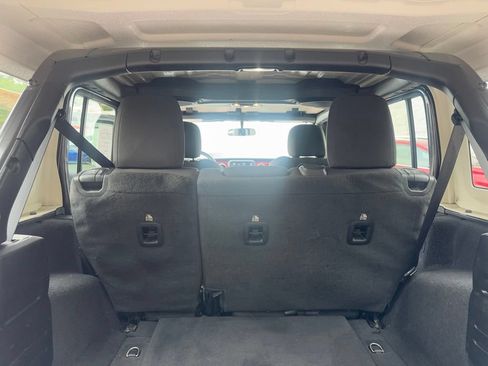 Used 2021 Jeep Wrangler Unlimited Rubicon w/ Safety Group AWD/4WD image 22
