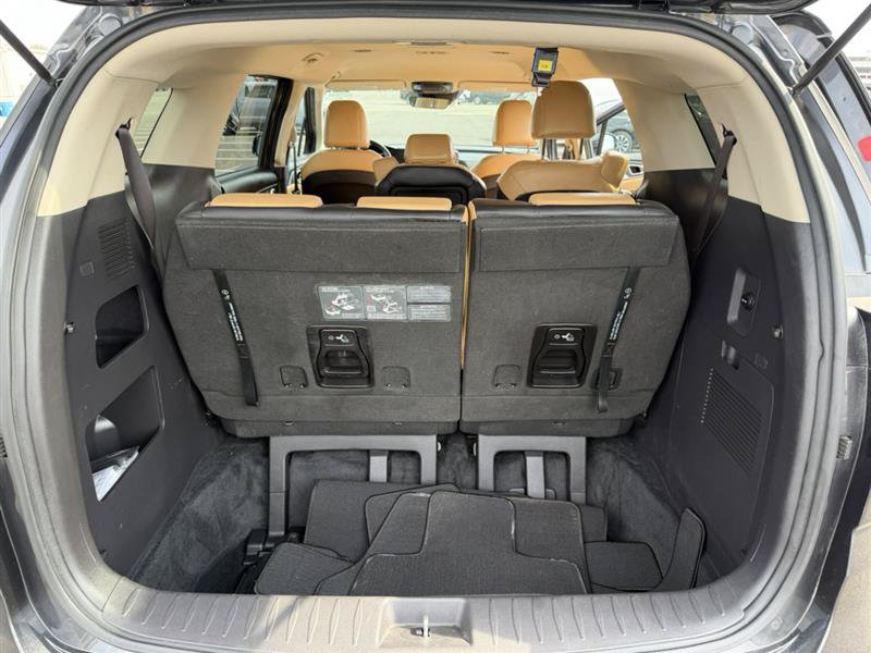 Used 2024 Kia Carnival LX FWD image 14