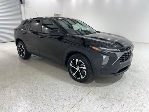 Used 2025 Chevrolet Trax RS w/ Driver Confidence Package image 3