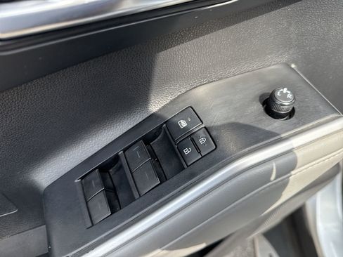 Used 2021 Toyota Highlander XLE image 15