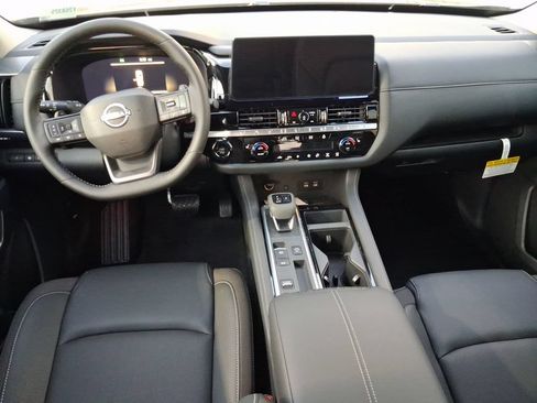 New 2026 Nissan Pathfinder Platinum FWD image 6