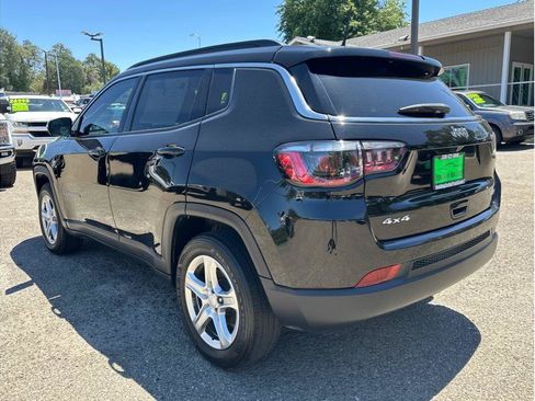 Used 2023 Jeep Compass Latitude AWD/4WD image 5