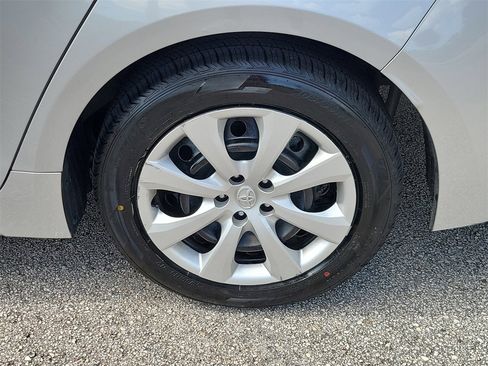 Used 2024 Toyota Corolla LE image 5