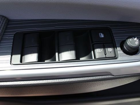 Certified 2026 Toyota Sienna XLE FWD image 30