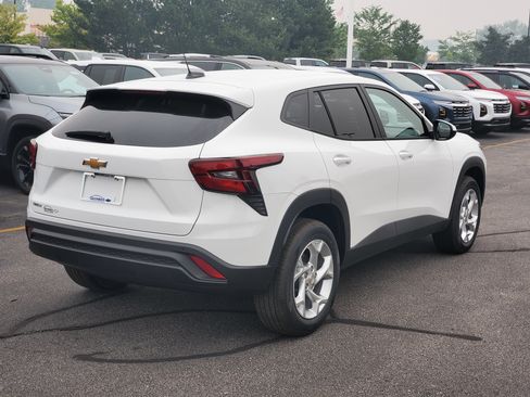 New 2026 Chevrolet Trax LS w/ LS Convenience Package FWD image 2