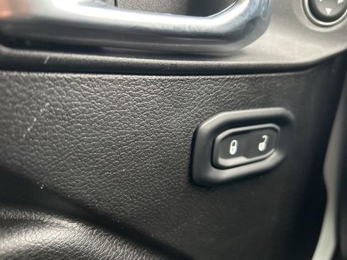 Used 2022 Jeep Gladiator Sport image 17