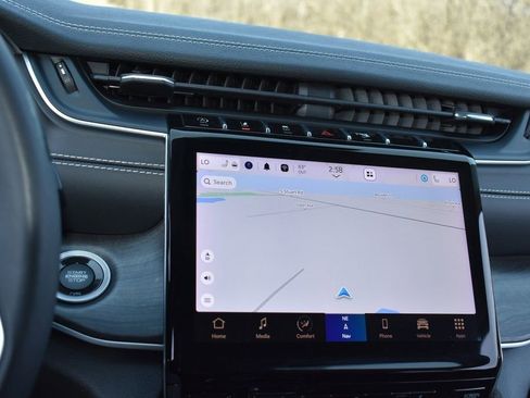 Used 2024 Jeep Grand Cherokee Limited image 19