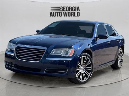 Used 2014 Chrysler 300 RWD image 5