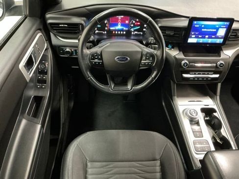Used 2020 Ford Explorer XLT RWD image 12