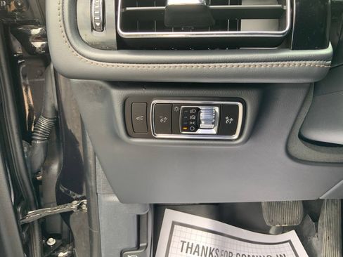 Used 2025 Lincoln Aviator Reserve AWD/4WD image 18