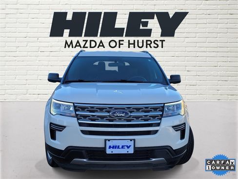 Used 2018 Ford Explorer XLT image 2