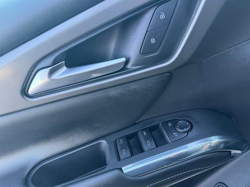 Used 2025 Chevrolet Traverse LT w/ Sun and Wheel Package image 11