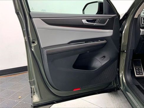 Certified 2025 Volkswagen Atlas Peak Edition SE AWD/4WD image 27