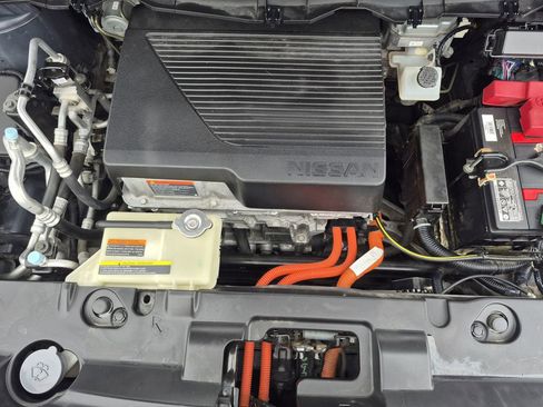 Used 2019 Nissan Leaf SV w/ SV Technology Package image 17