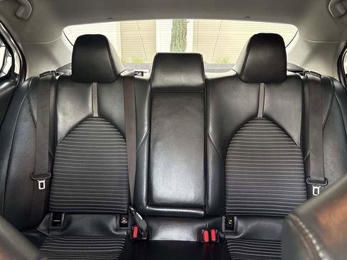 Used 2020 Toyota Camry SE w/ Carpet Mat Package image 25