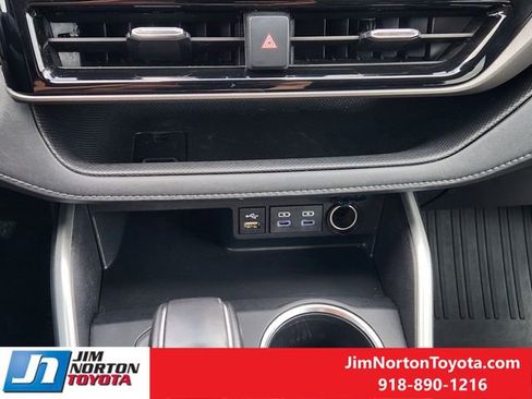 Used 2022 Toyota Highlander XLE image 19