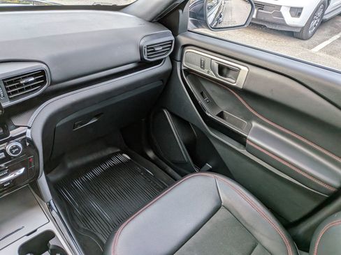 Certified 2024 Ford Explorer ST-Line w/ Class IV Trailer Tow Package image 19