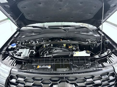 Used 2025 Ford Explorer ST-Line w/ ST-Line Street Pack image 26