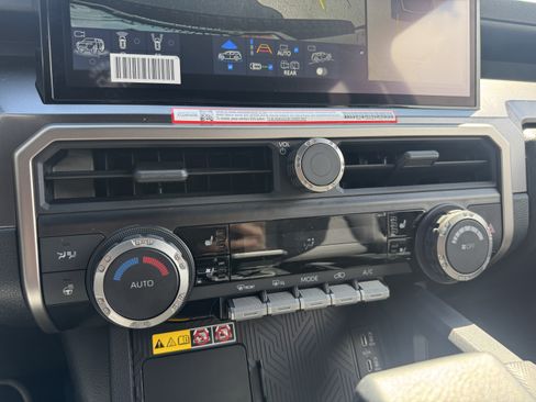 Used 2025 Toyota 4Runner TRD Off-Road Premium AWD/4WD image 27