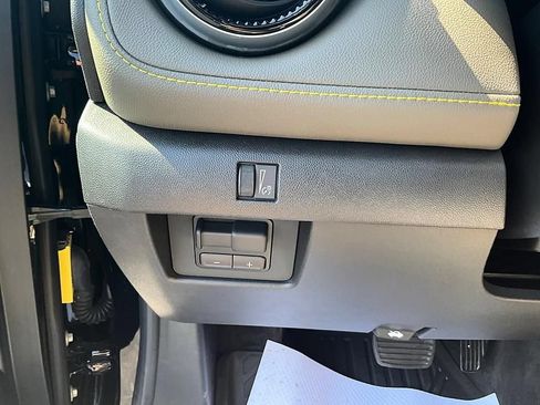 Used 2025 Chevrolet Colorado ZR2 w/ Technology Package AWD/4WD image 17