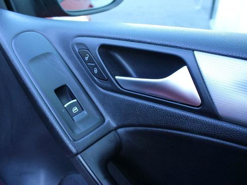 Used 2013 Volkswagen Golf R w/Sunroof & Navi image 24