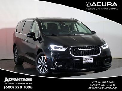 Used 2024 Chrysler Pacifica Select