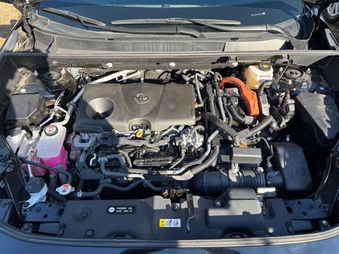 Used 2025 Toyota RAV4 LE image 32
