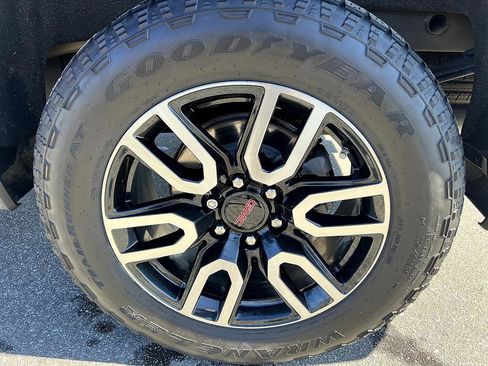 Used 2022 GMC Sierra 1500 AT4 w/ AT4 Premium Package image 10