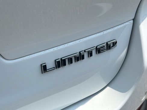Used 2023 Jeep Grand Cherokee L Limited AWD/4WD image 8