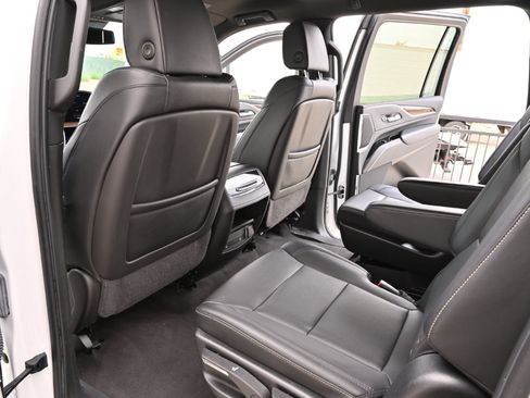Used 2022 Cadillac Escalade ESV Luxury AWD/4WD image 15
