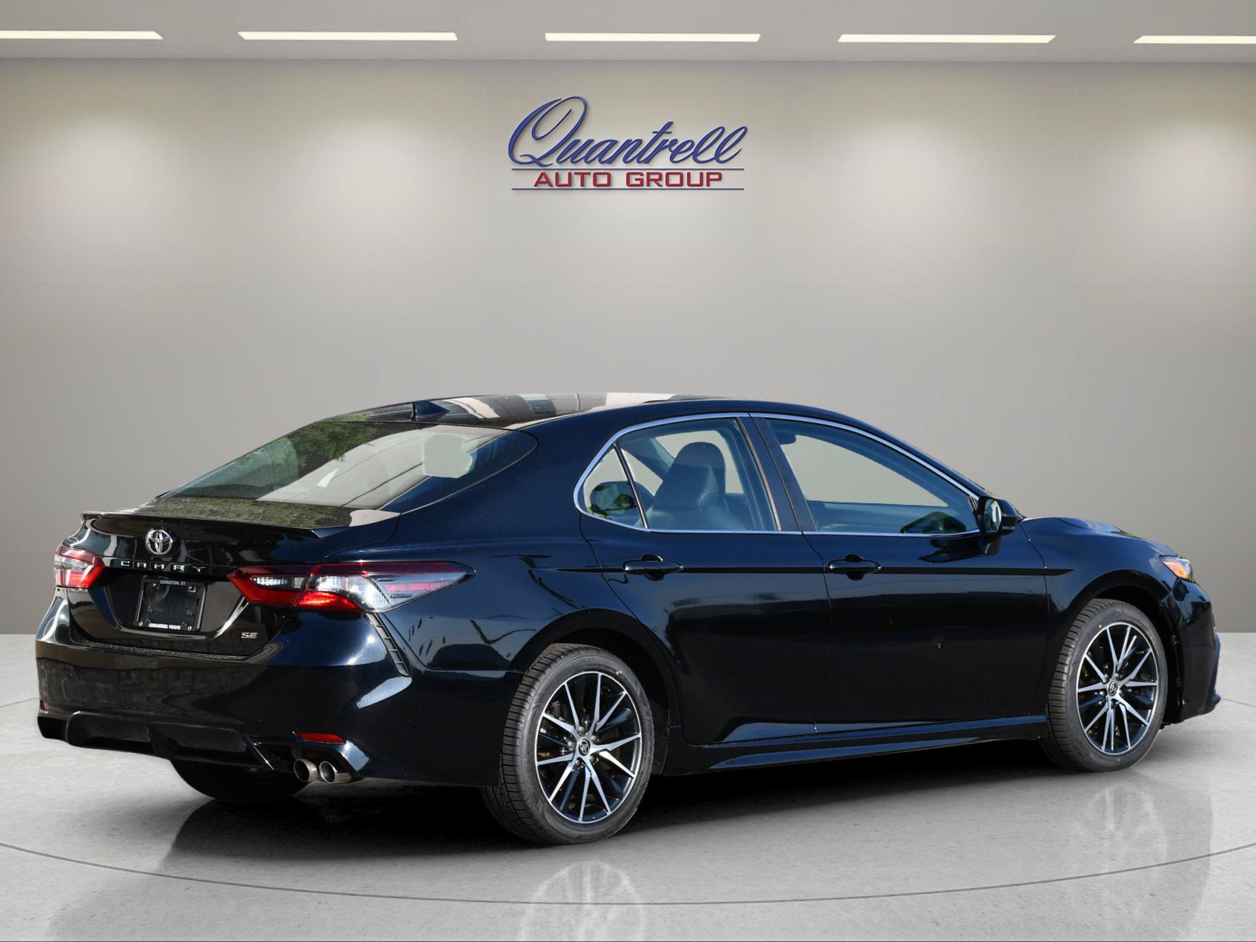 Used 2021 Toyota Camry SE FWD image 4