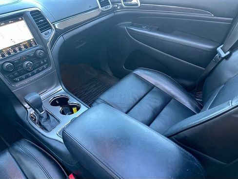 Used 2018 Jeep Grand Cherokee Overland image 24