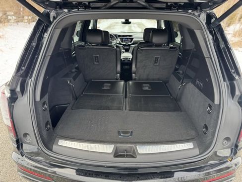 Used 2024 Cadillac XT6 Sport w/ Technology Package image 7