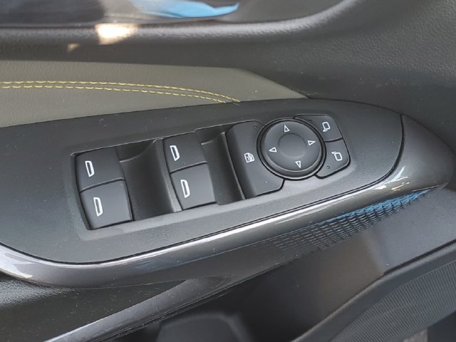Used 2025 Chevrolet Trax ACTIV w/ Driver Confidence Package FWD image 15